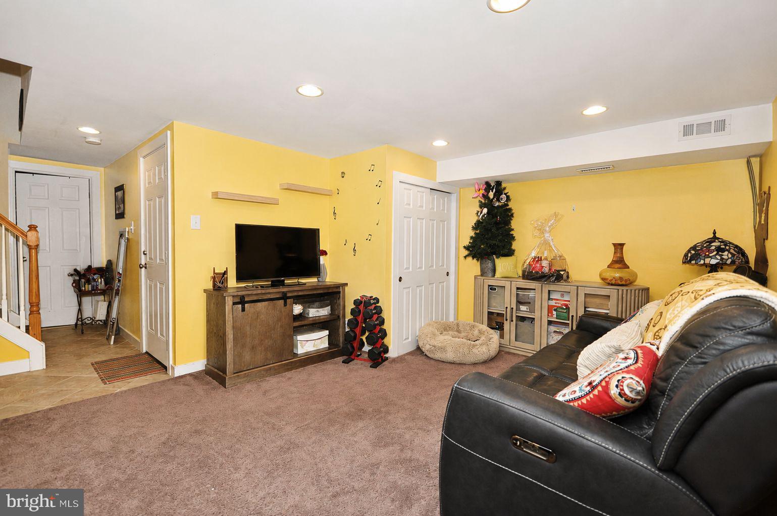 VILLAGE SHIRES - Residential