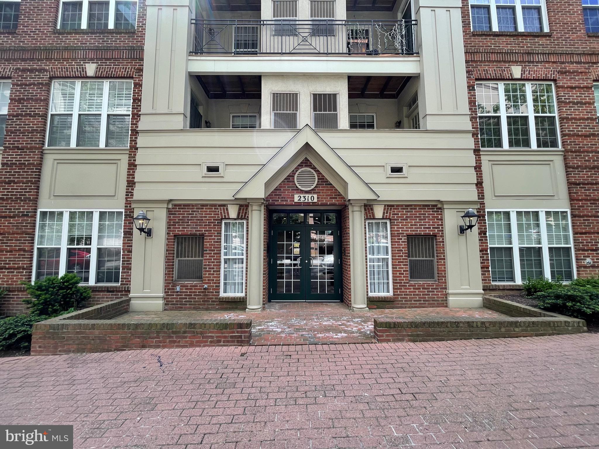 Don’t Miss this luxury one bedroom one bathroom condo in the heart of Courthouse/Clarendon area. Secure building and assigned parking. Washer and Dryer in unit. Gas fireplace and bright ground level patio off of the living room. Less than a quarter mile to to Courthouse Metro, grocery stores (Whole Foods, Trader Joe’s), countless restaurants, shopping and entertainment options. Convenient and quick access to commuter bike and car routes, airports, and downtown DC.