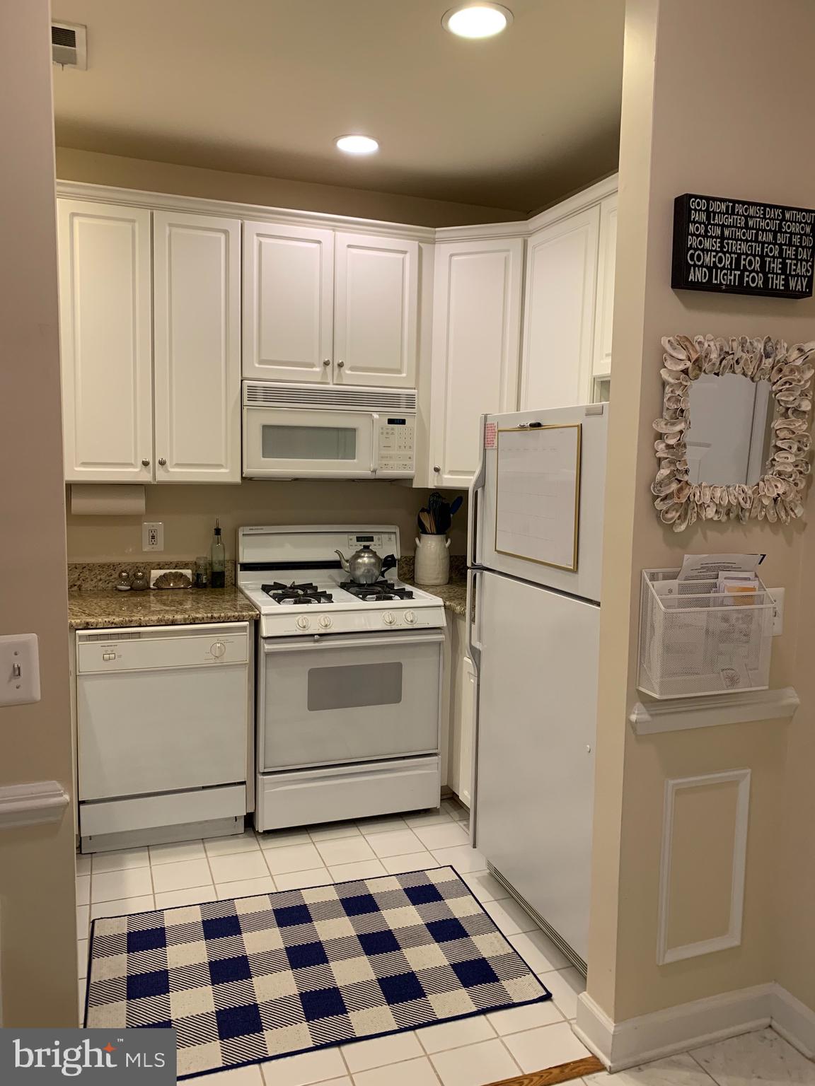 COURTHOUSE HILL - Residential Lease