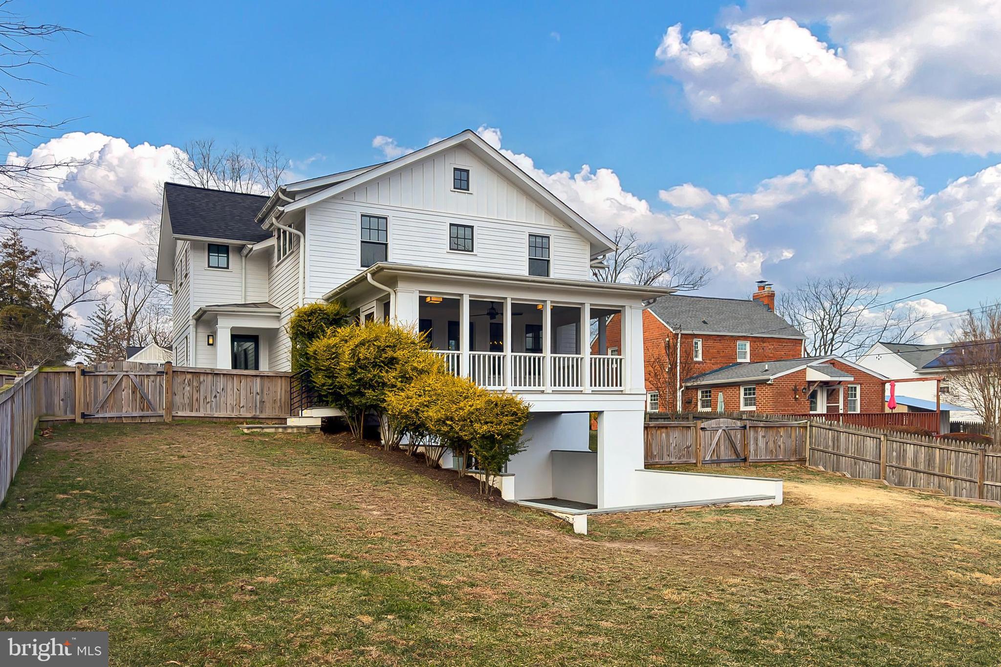 WHISTLING PINES - Residential