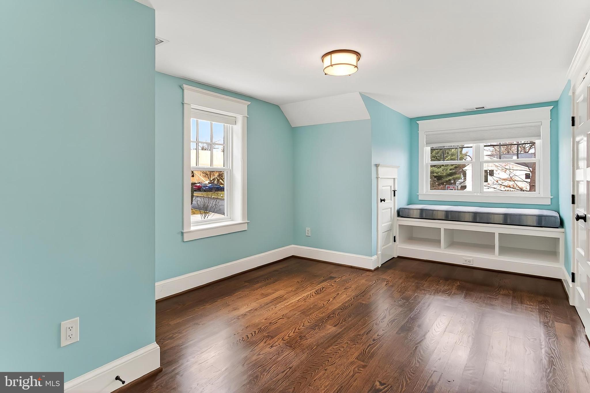 WHISTLING PINES - Residential