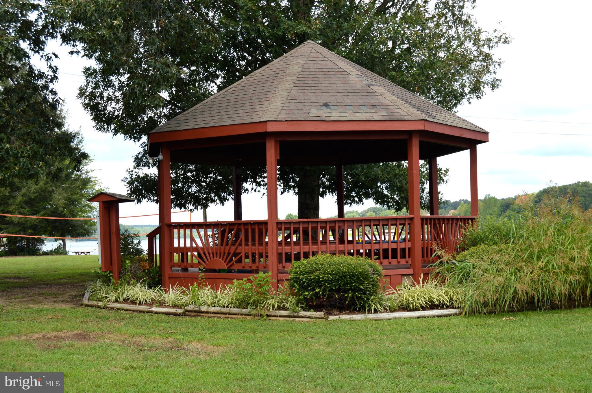 TALL PINES - Residential
