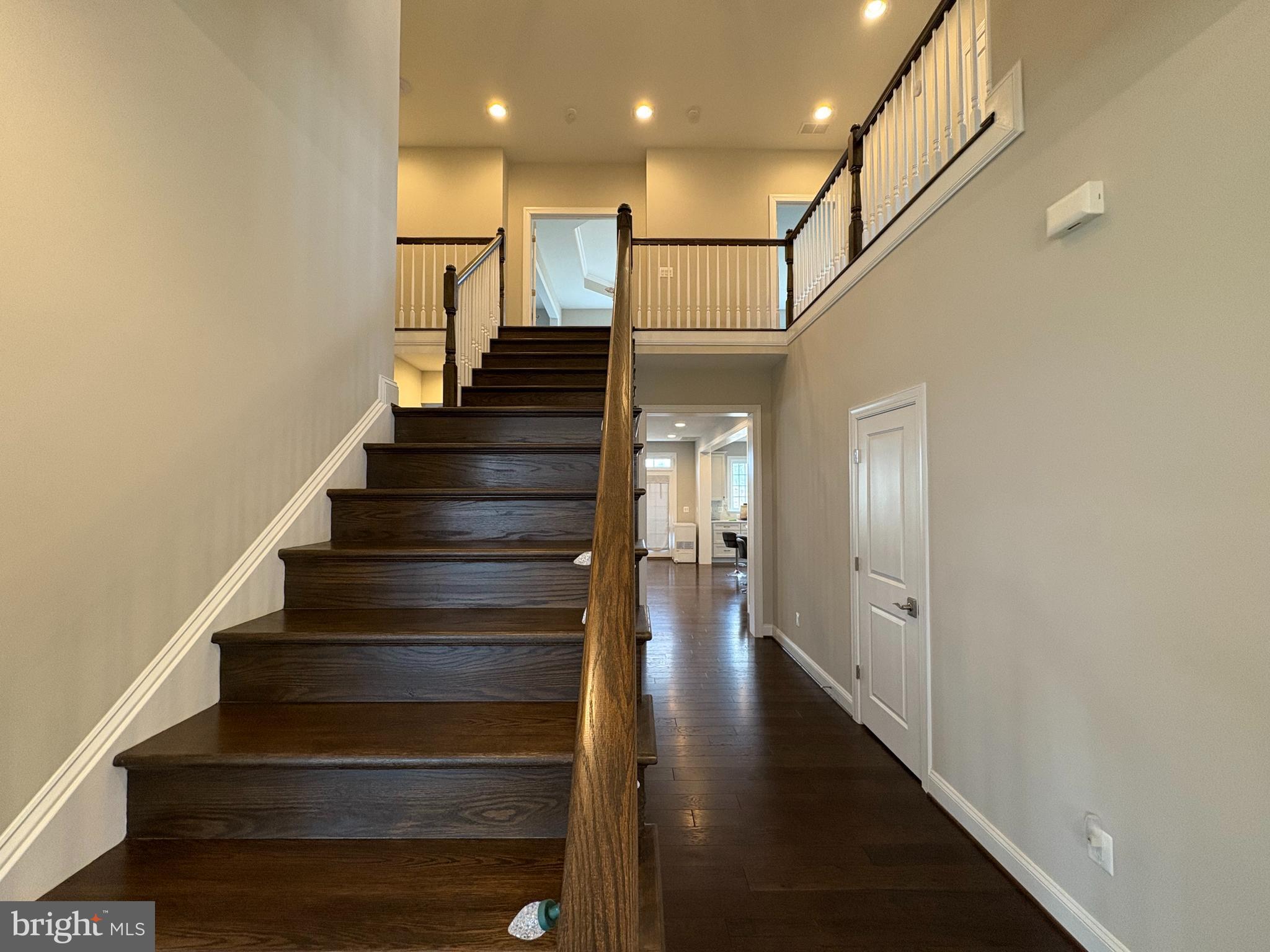 OAKTON VIEW - Residential