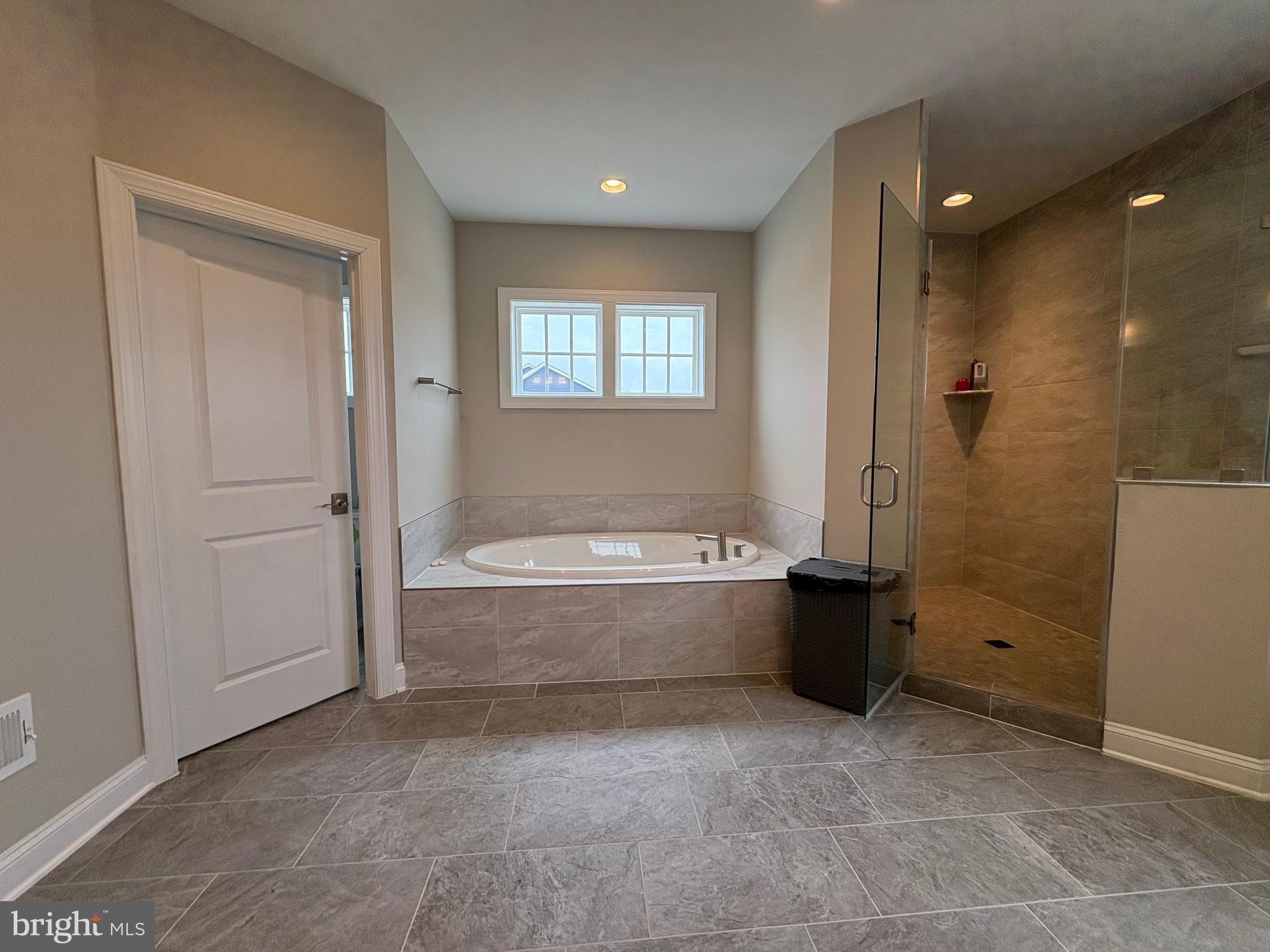 OAKTON VIEW - Residential