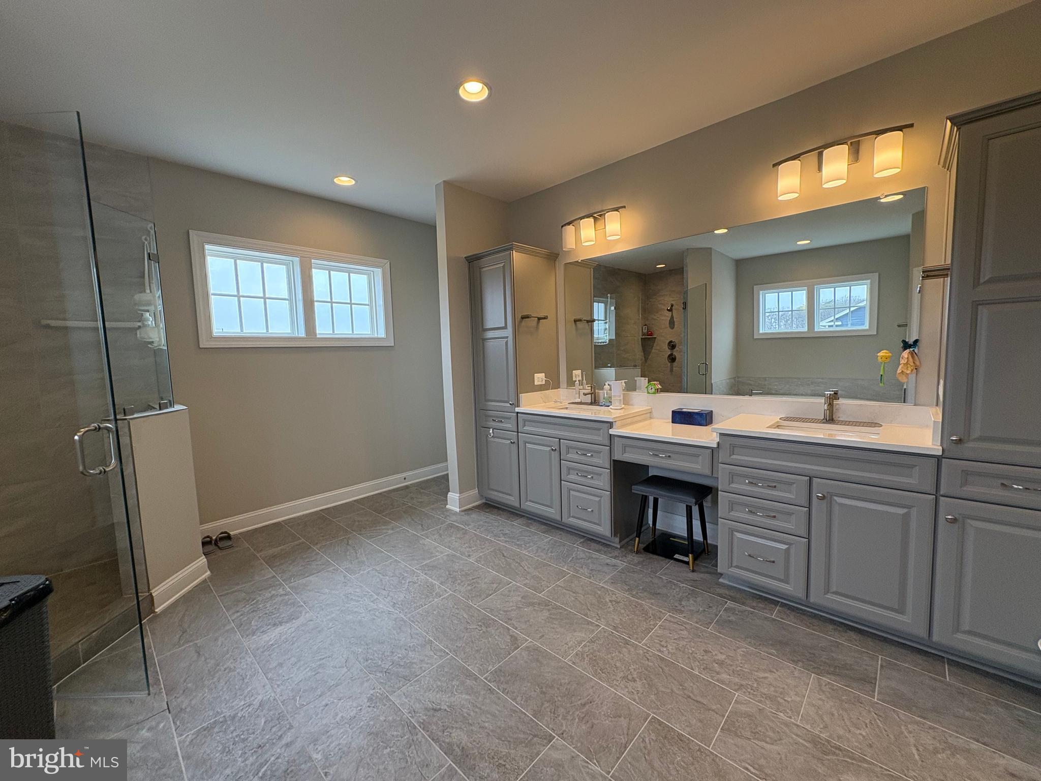 OAKTON VIEW - Residential
