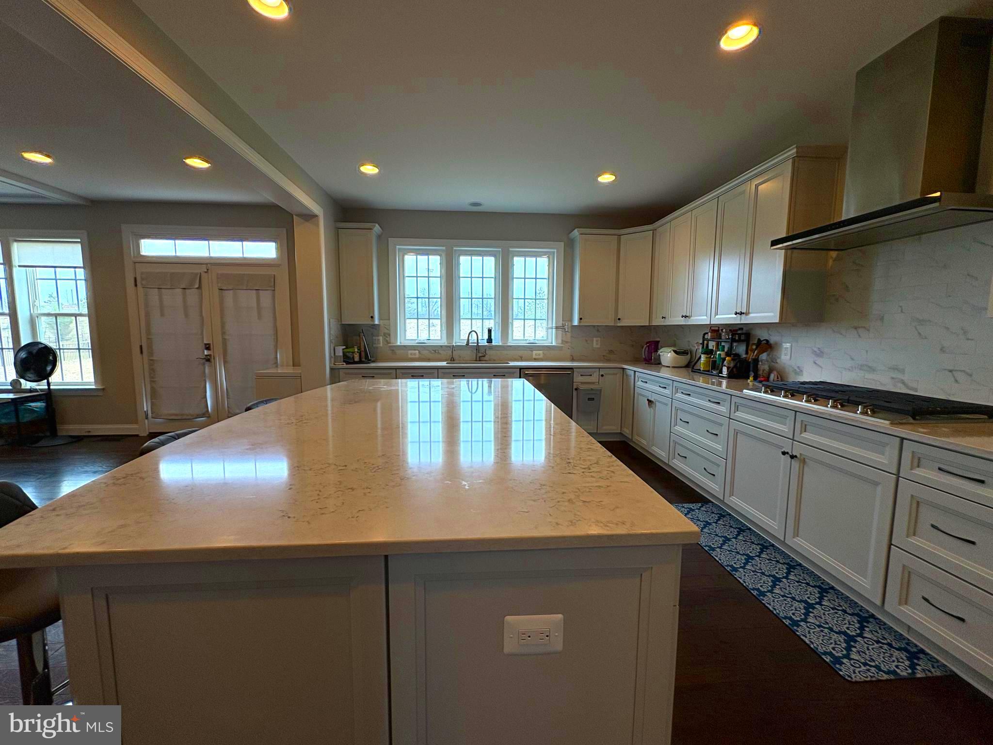 OAKTON VIEW - Residential
