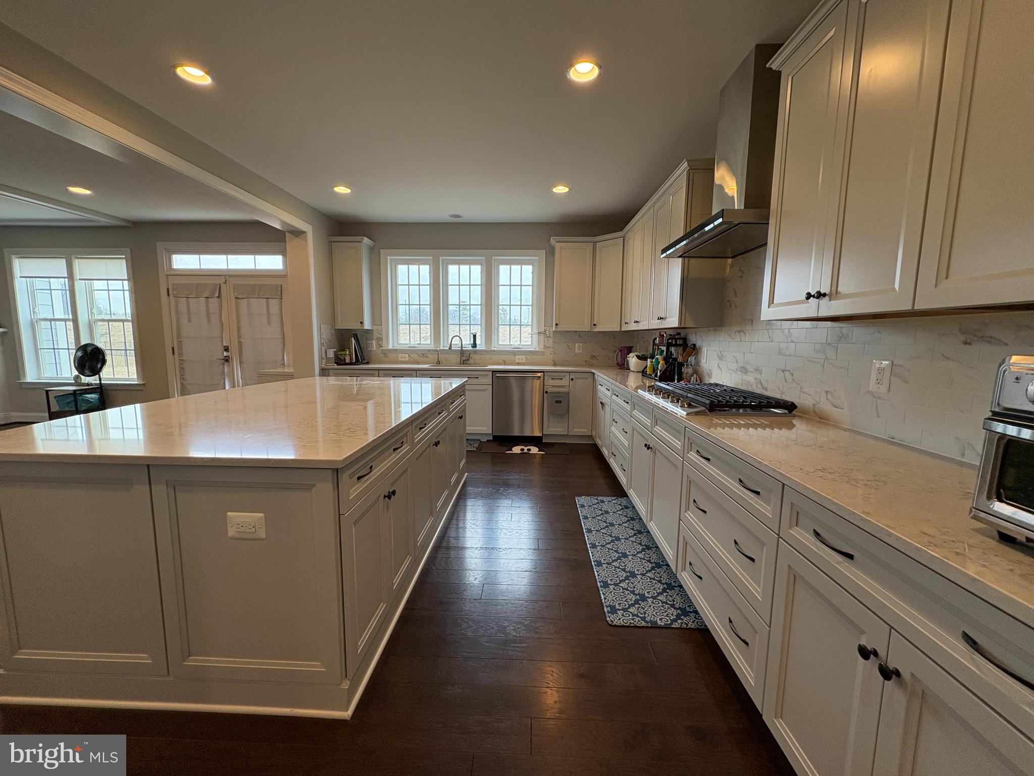OAKTON VIEW - Residential