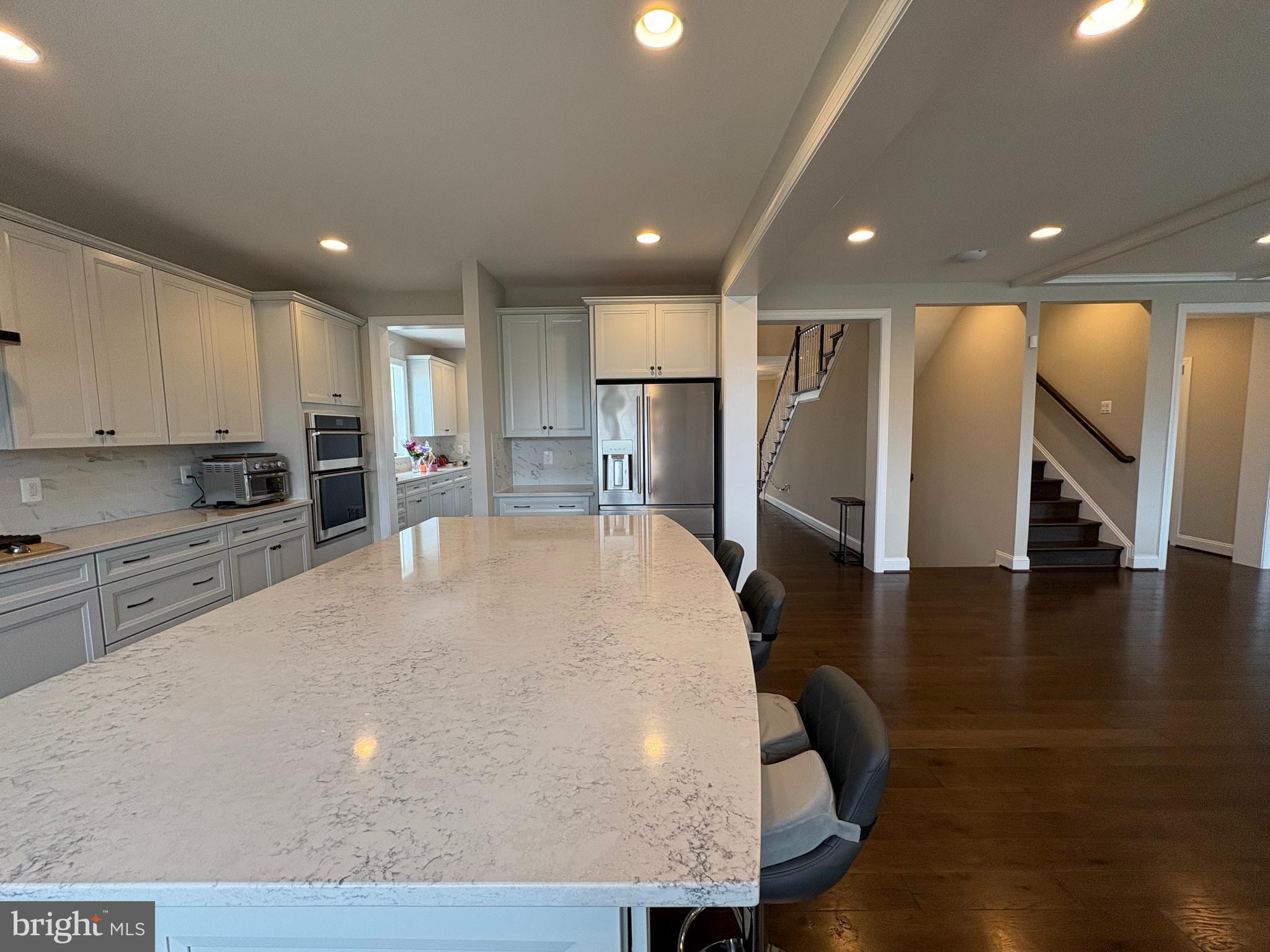 OAKTON VIEW - Residential