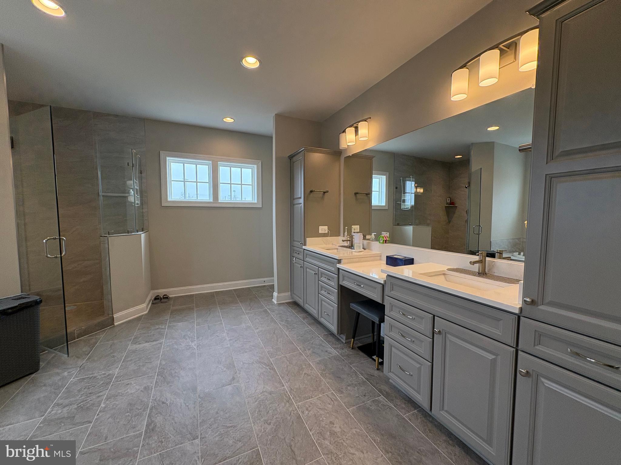 OAKTON VIEW - Residential