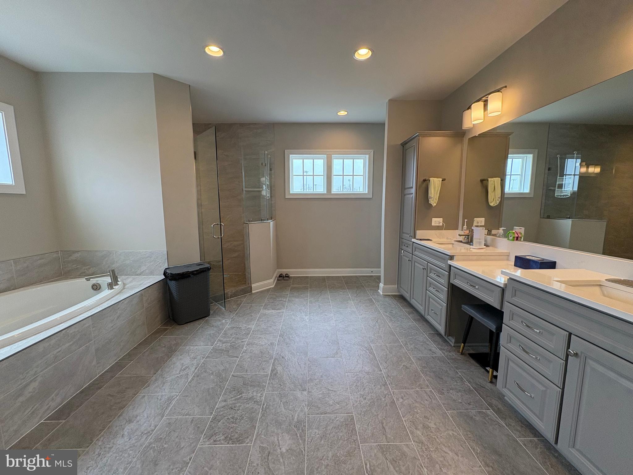 OAKTON VIEW - Residential