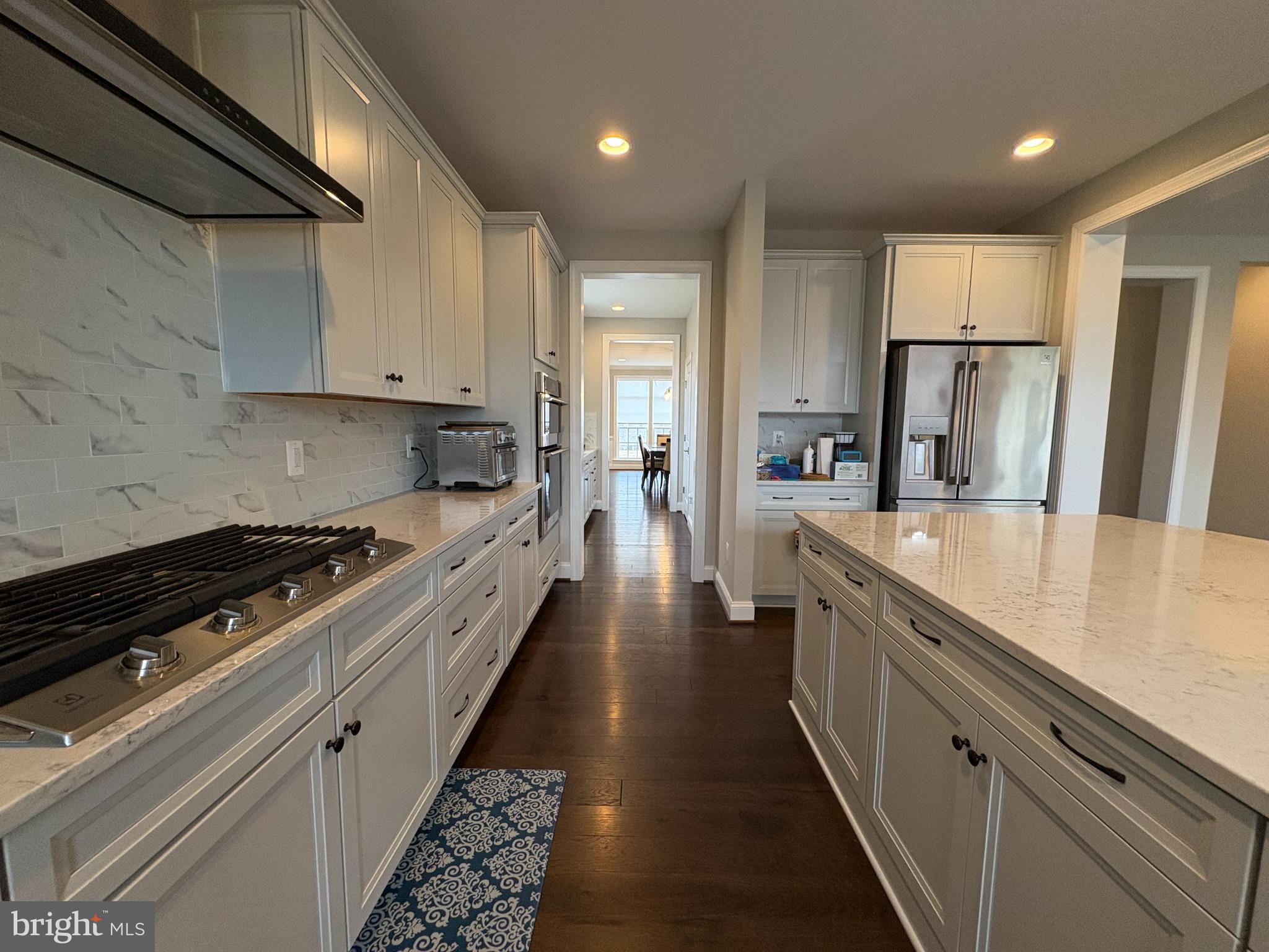 OAKTON VIEW - Residential