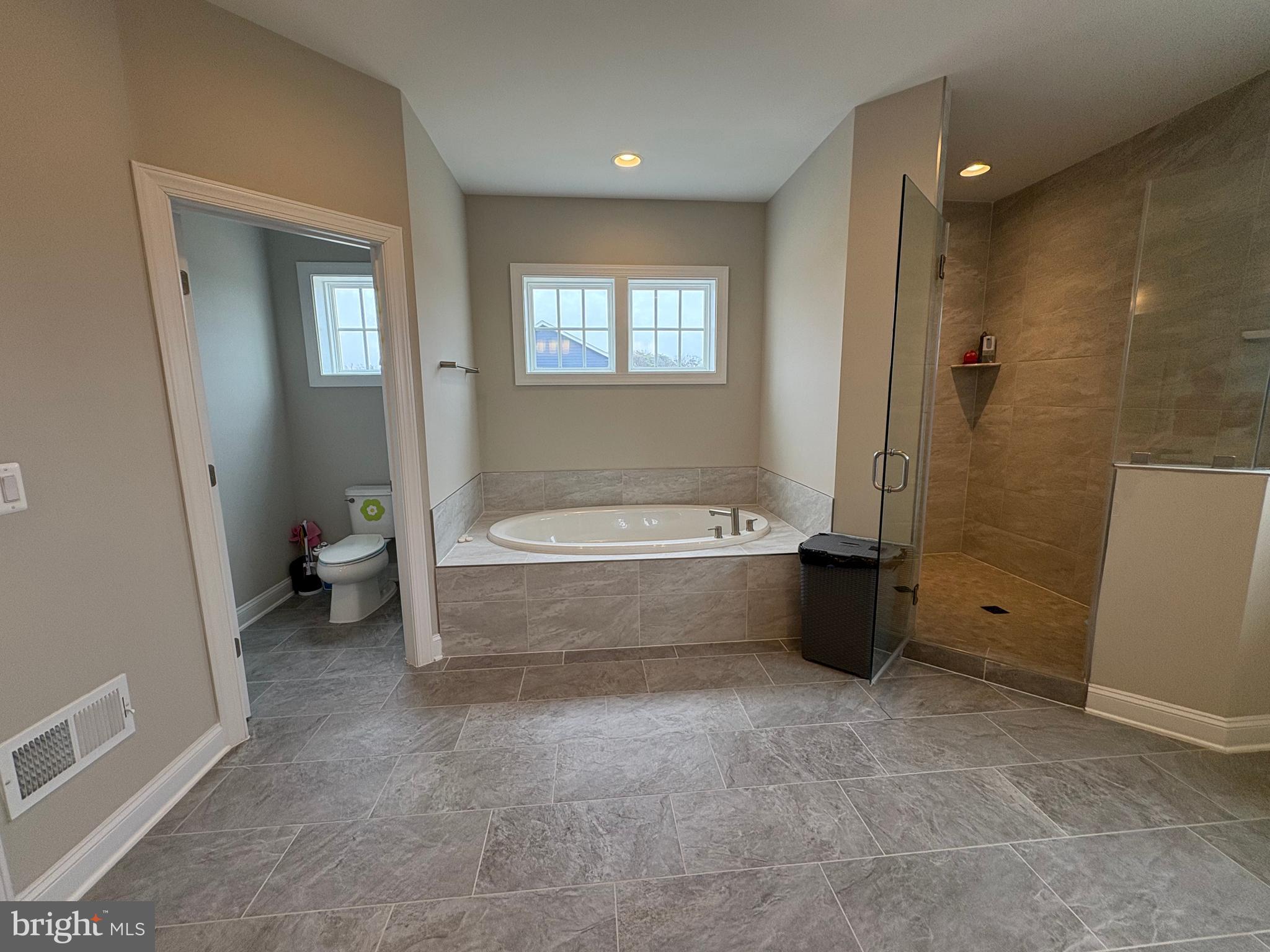 OAKTON VIEW - Residential