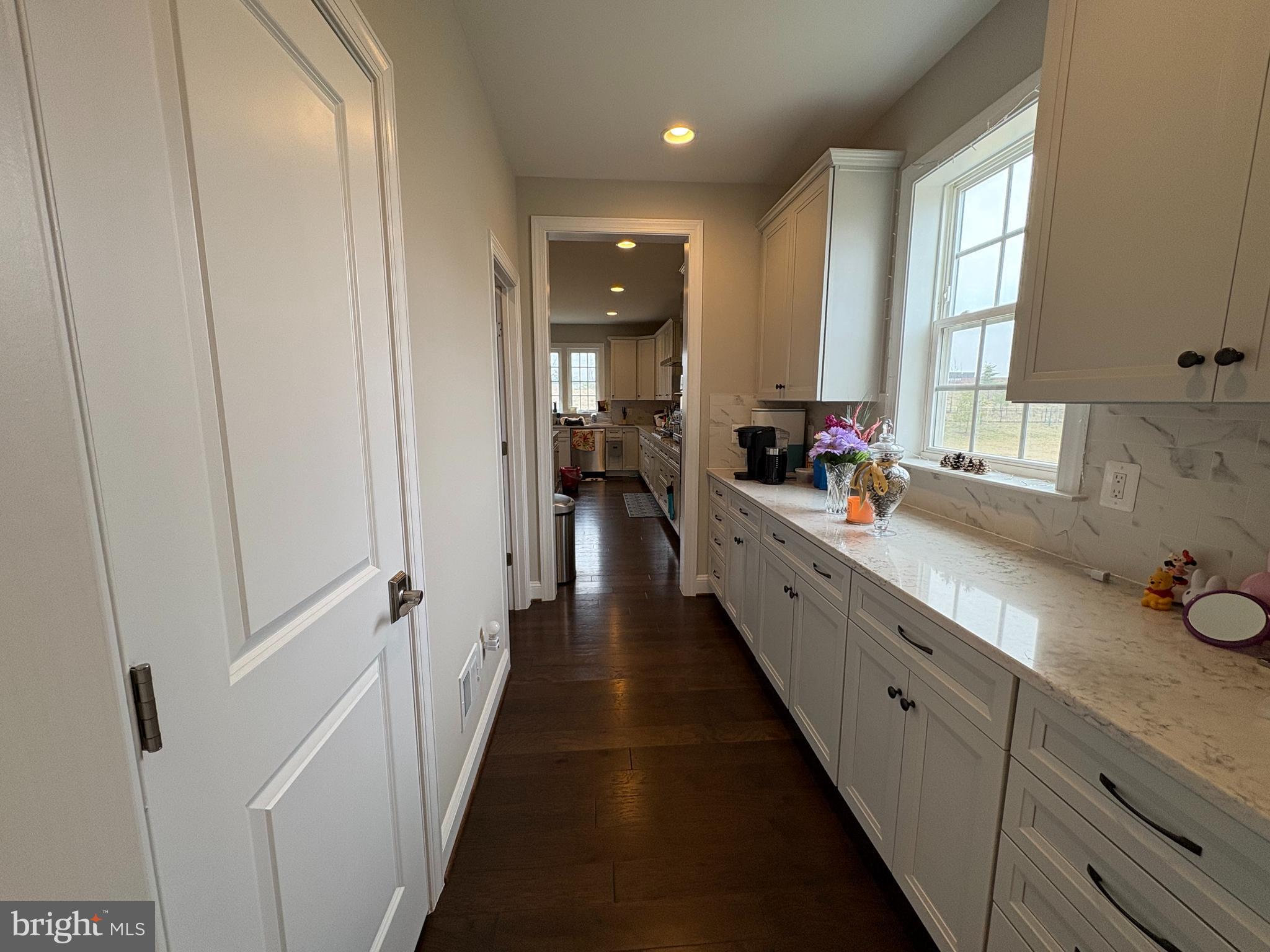OAKTON VIEW - Residential