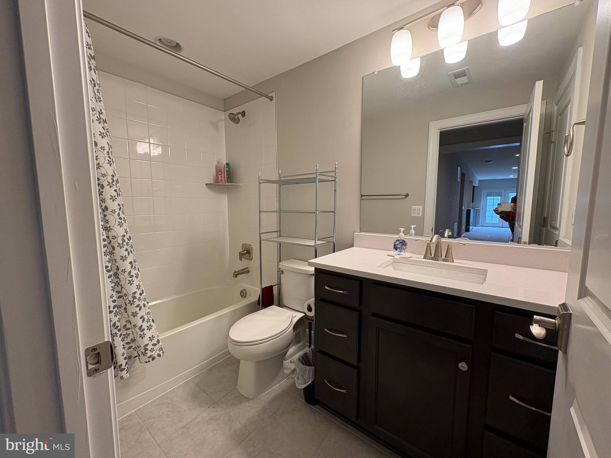 OAKTON VIEW - Residential