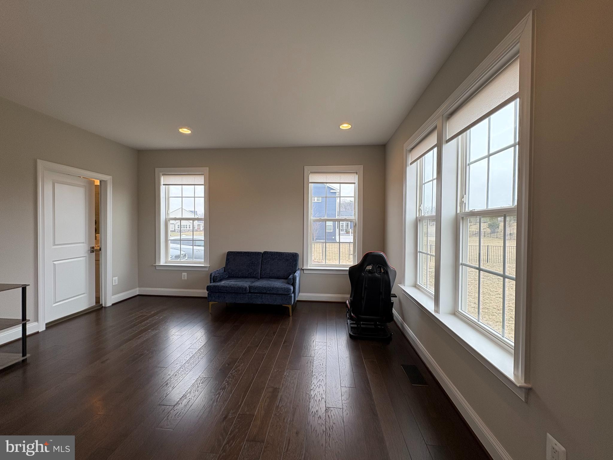 OAKTON VIEW - Residential