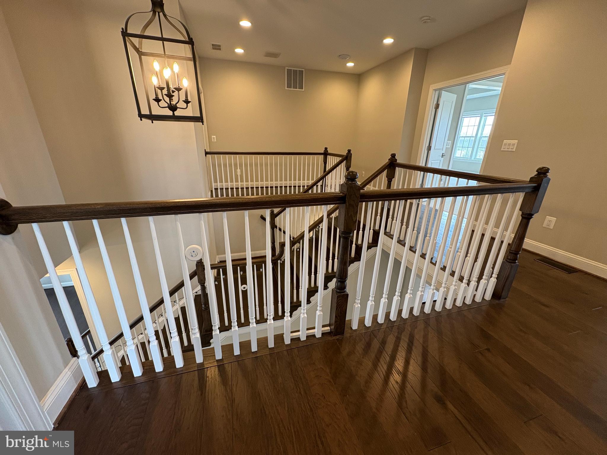 OAKTON VIEW - Residential