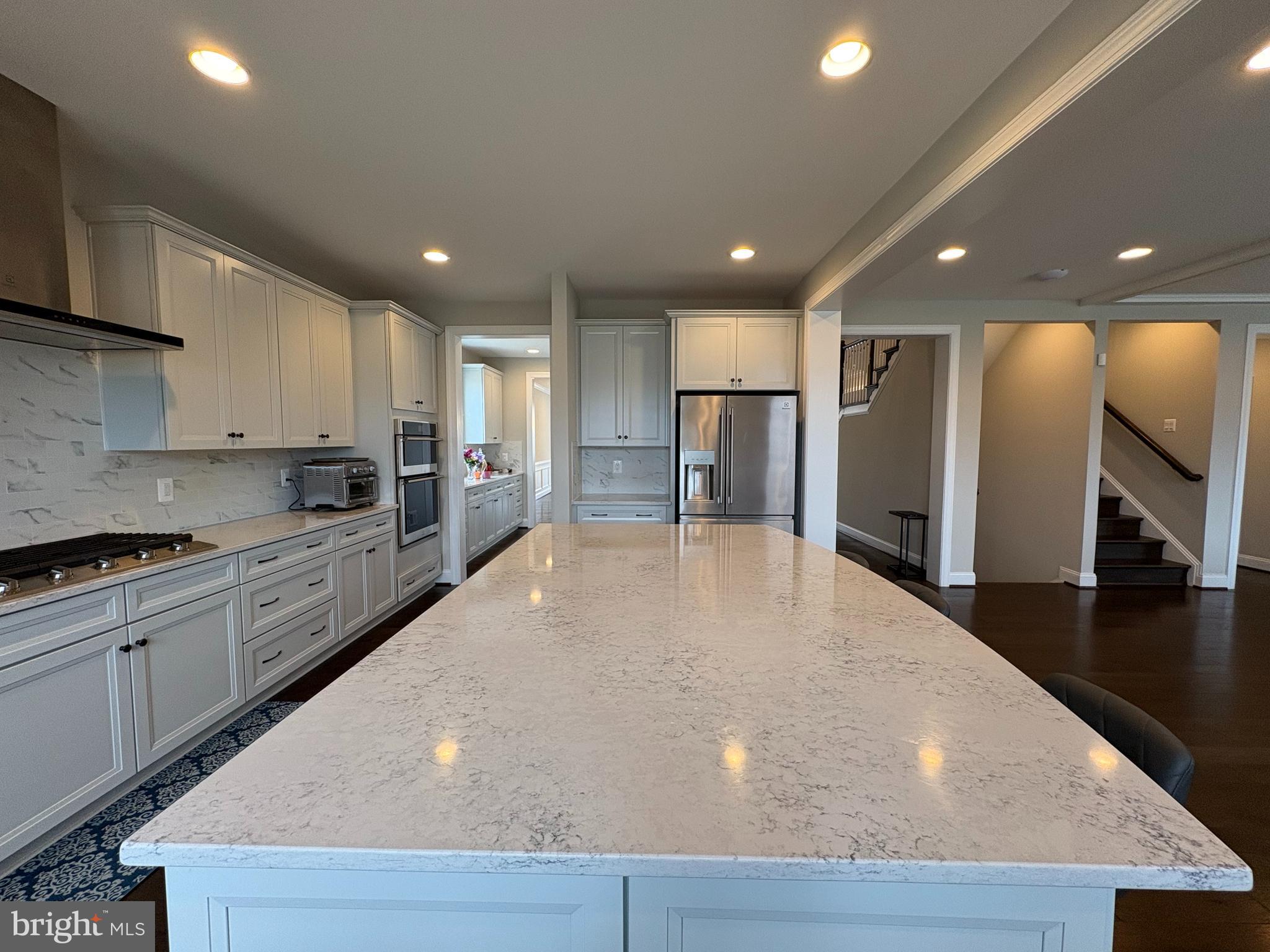 OAKTON VIEW - Residential