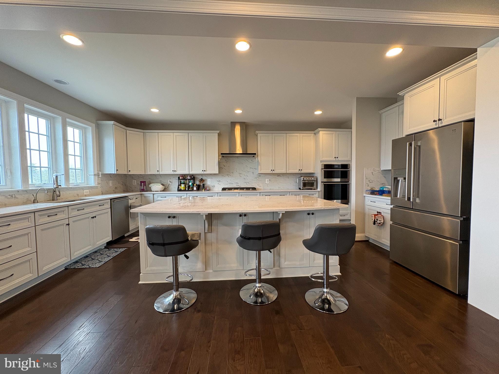 OAKTON VIEW - Residential