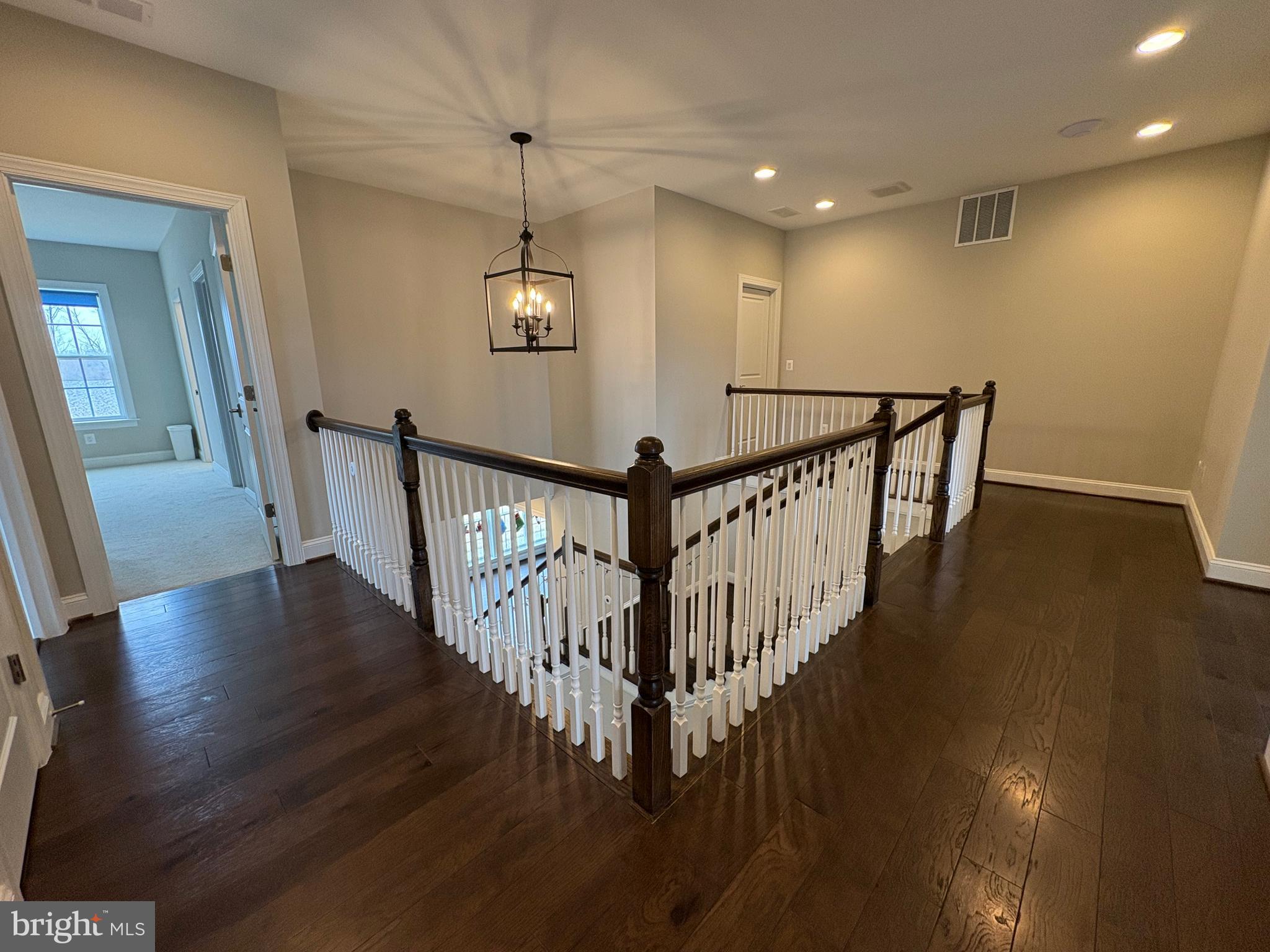 OAKTON VIEW - Residential