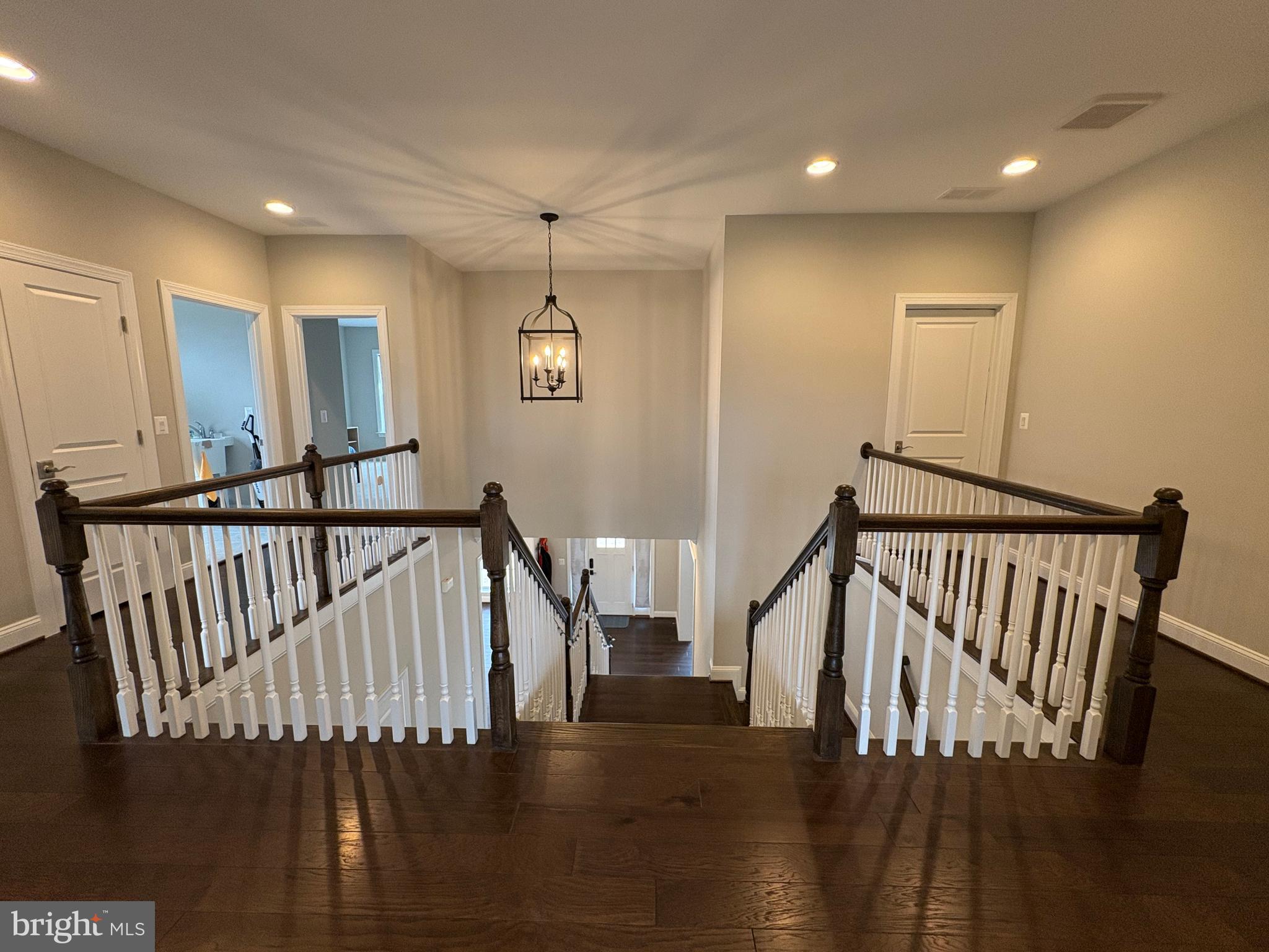 OAKTON VIEW - Residential