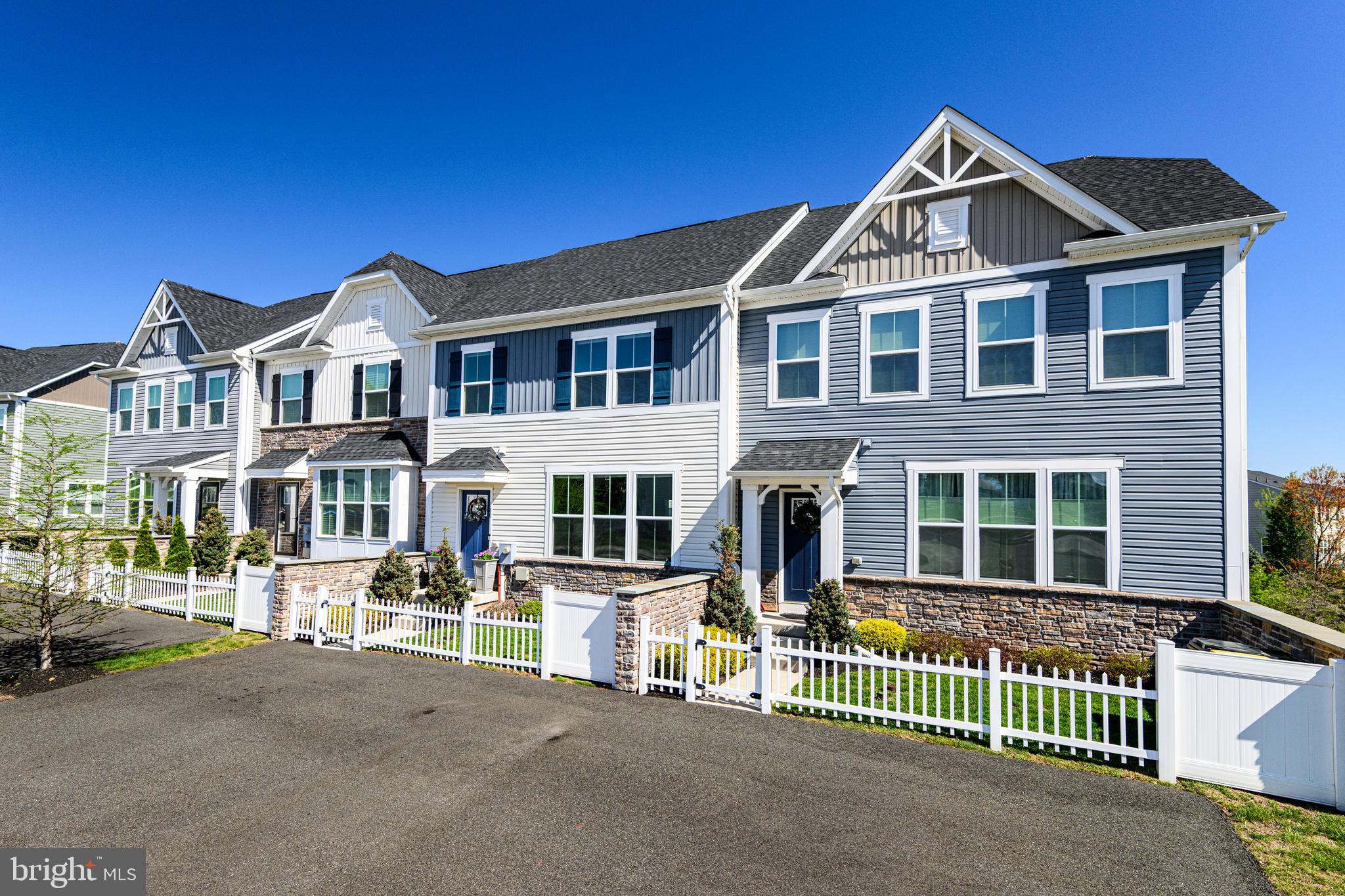 MONTGOMERY VIEW - Residential