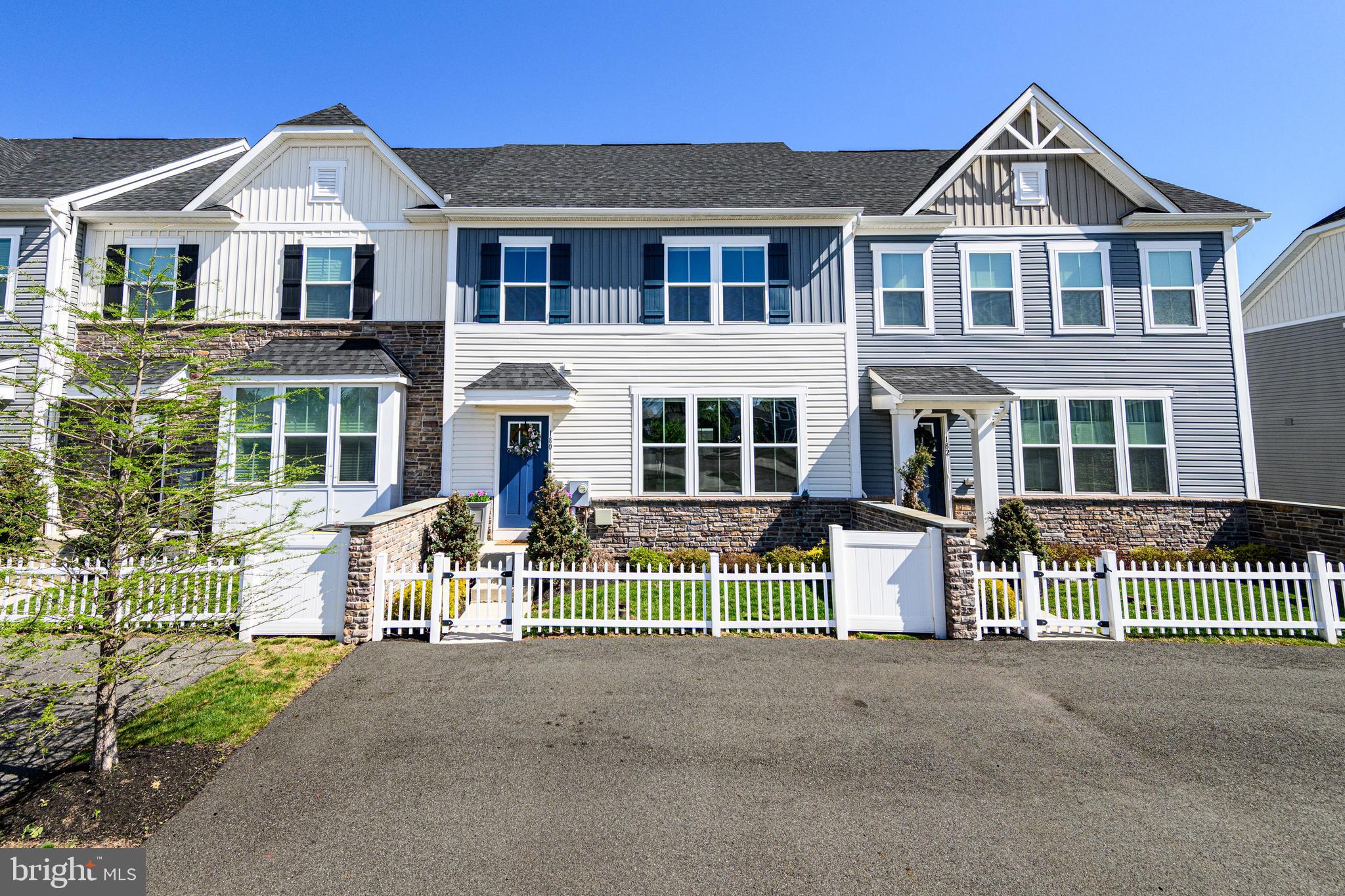 MONTGOMERY VIEW - Residential