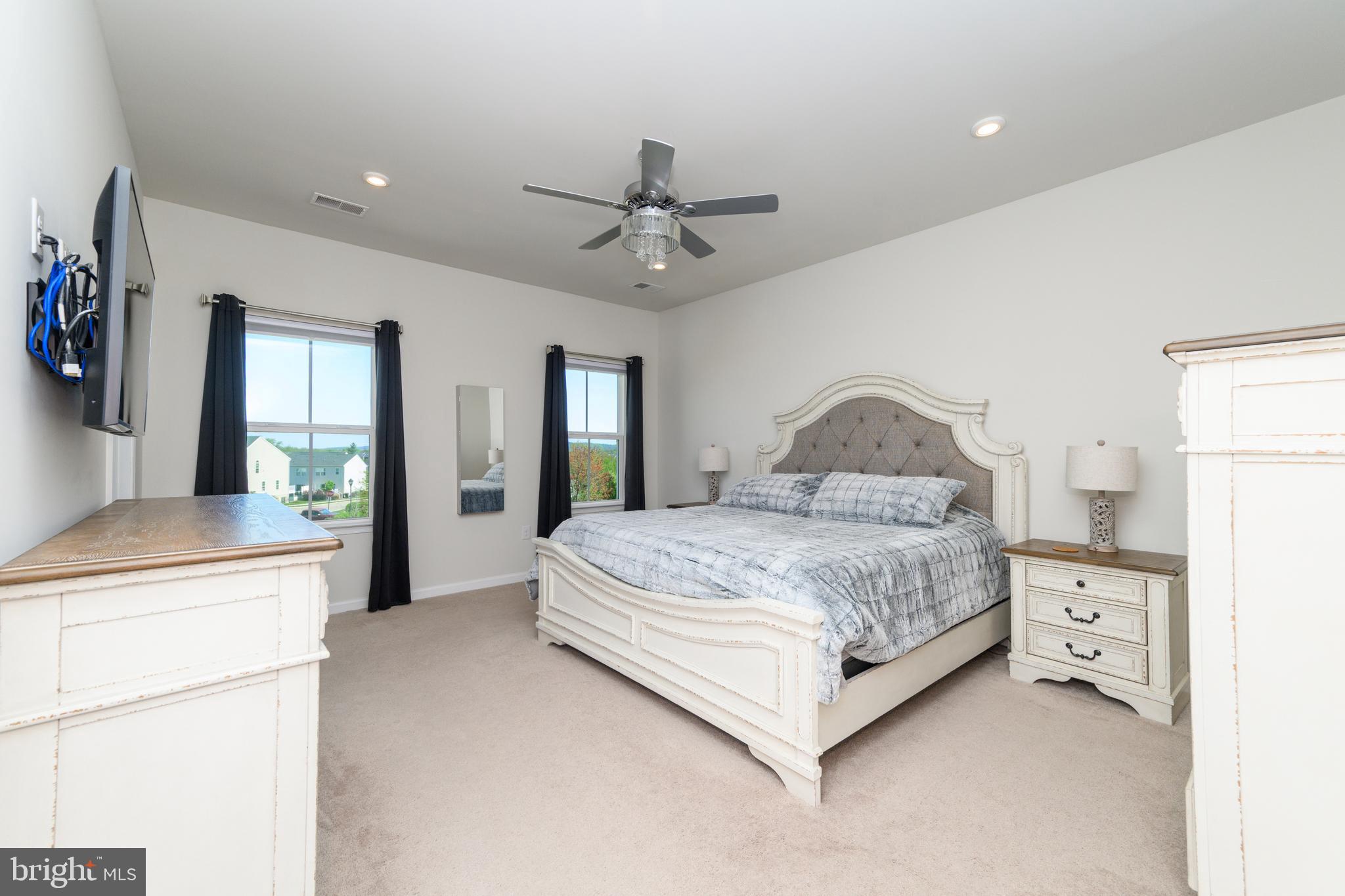 MONTGOMERY VIEW - Residential