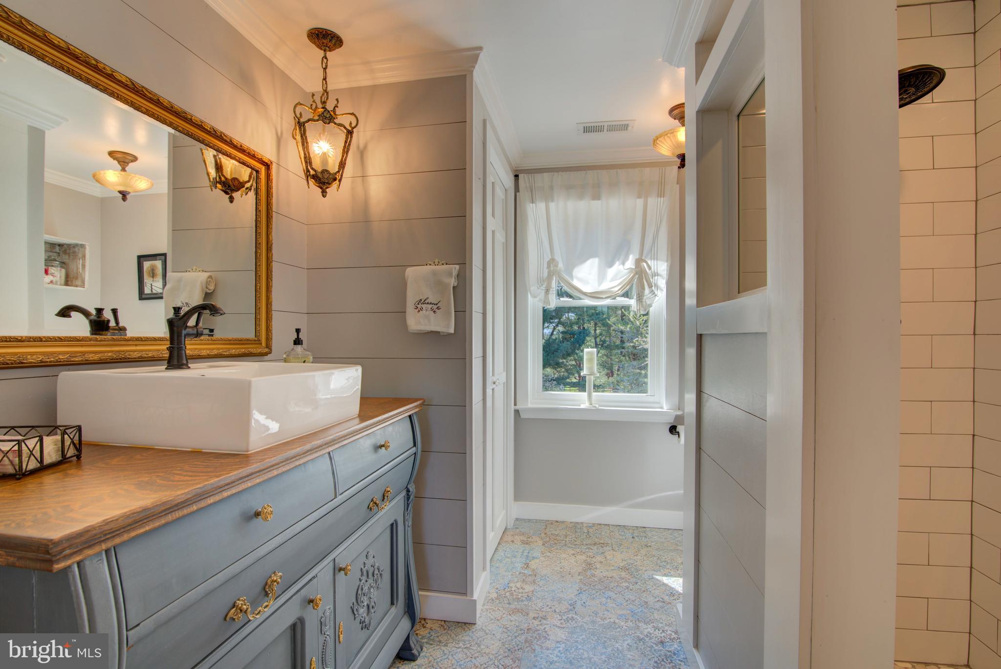 HUNTS END - Residential
