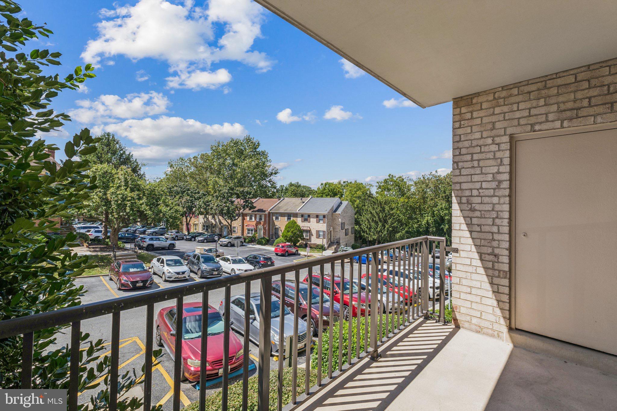 COLUMBIA TOWERS - Residential
