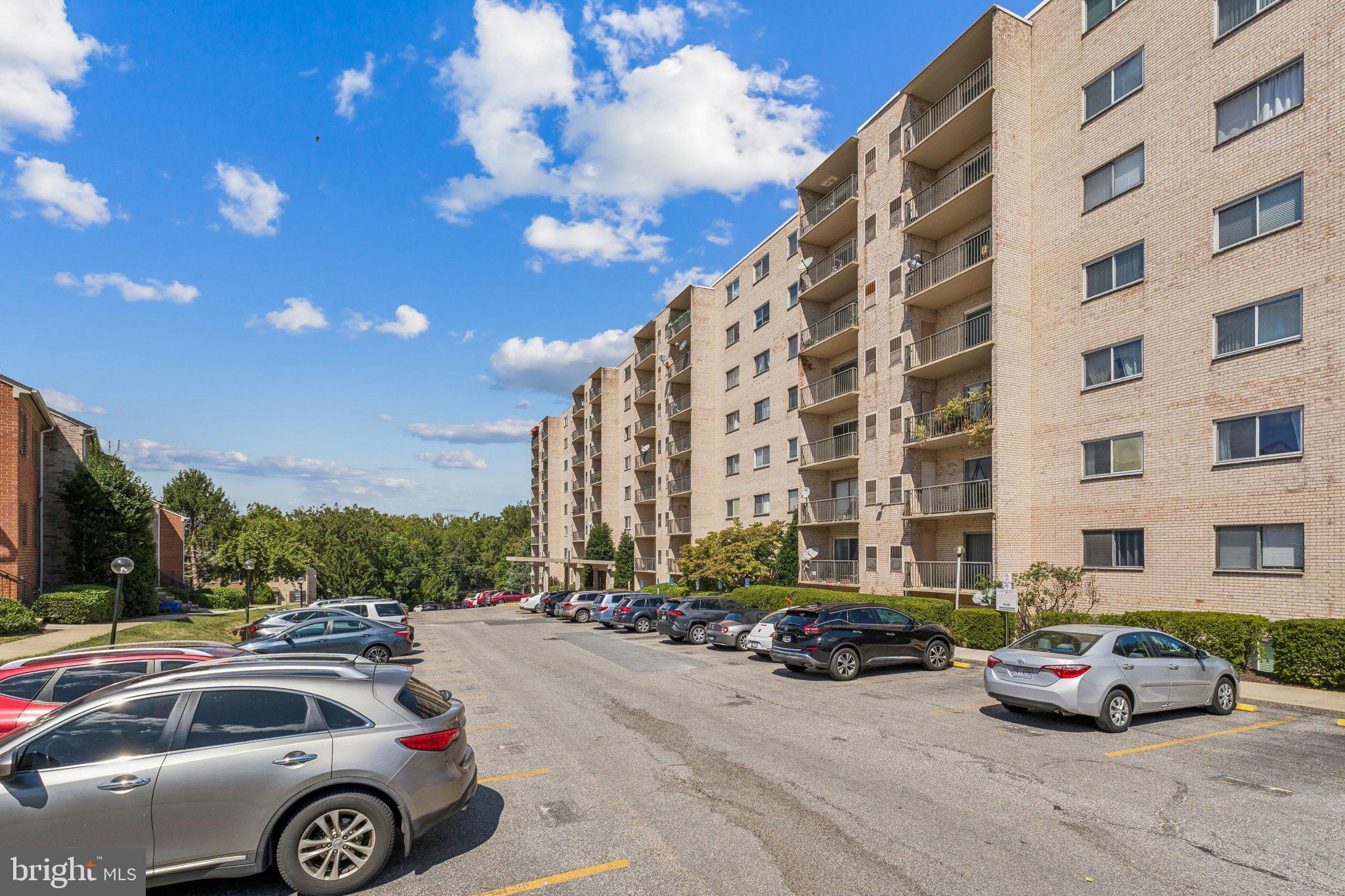 COLUMBIA TOWERS - Residential