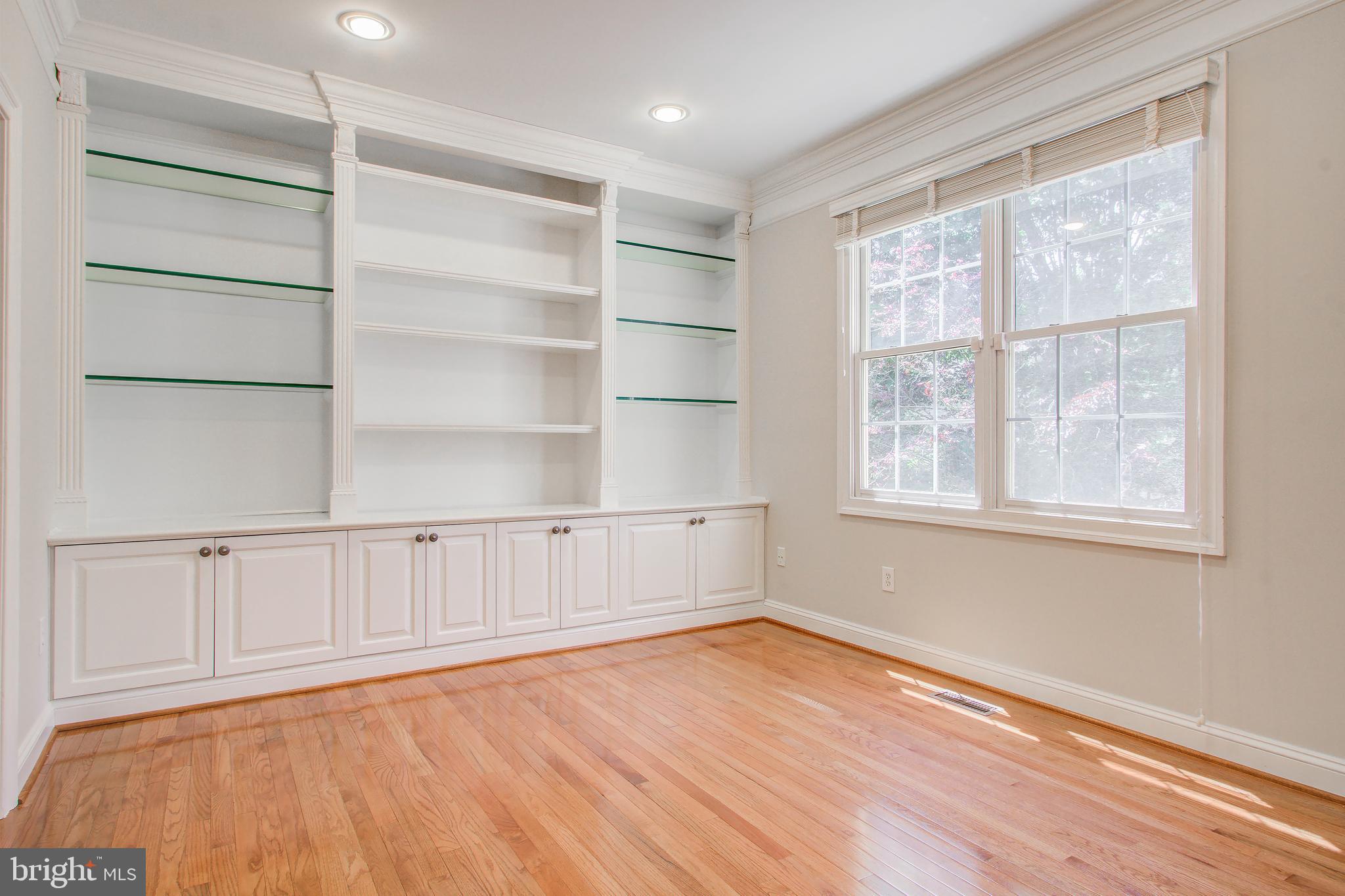 WILLOWS OF POTOMAC - Residential