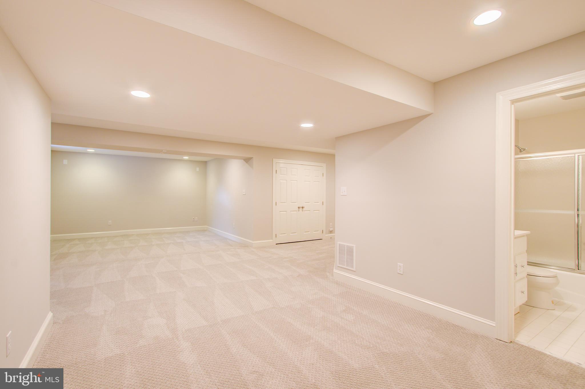 WILLOWS OF POTOMAC - Residential