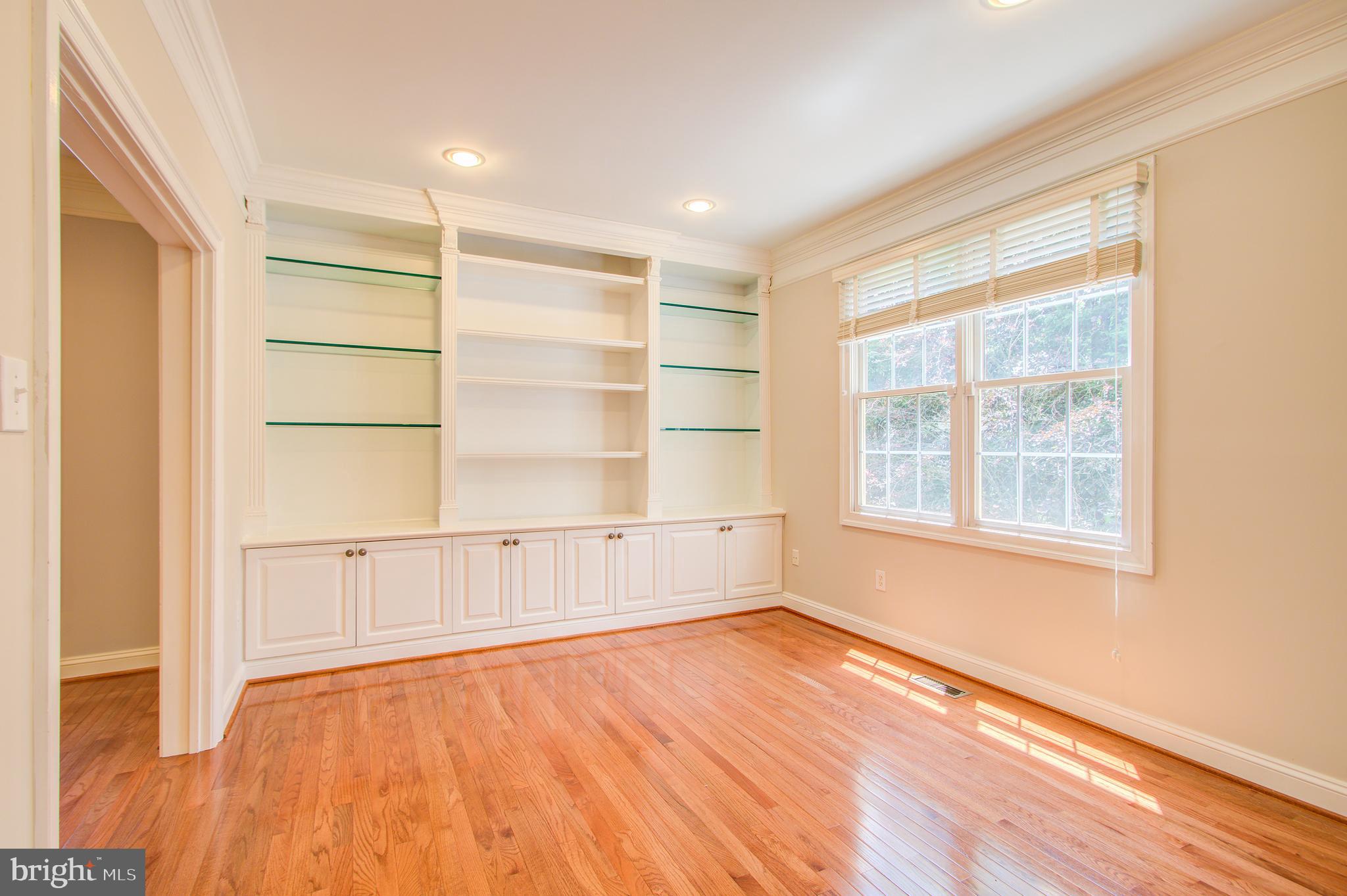 WILLOWS OF POTOMAC - Residential