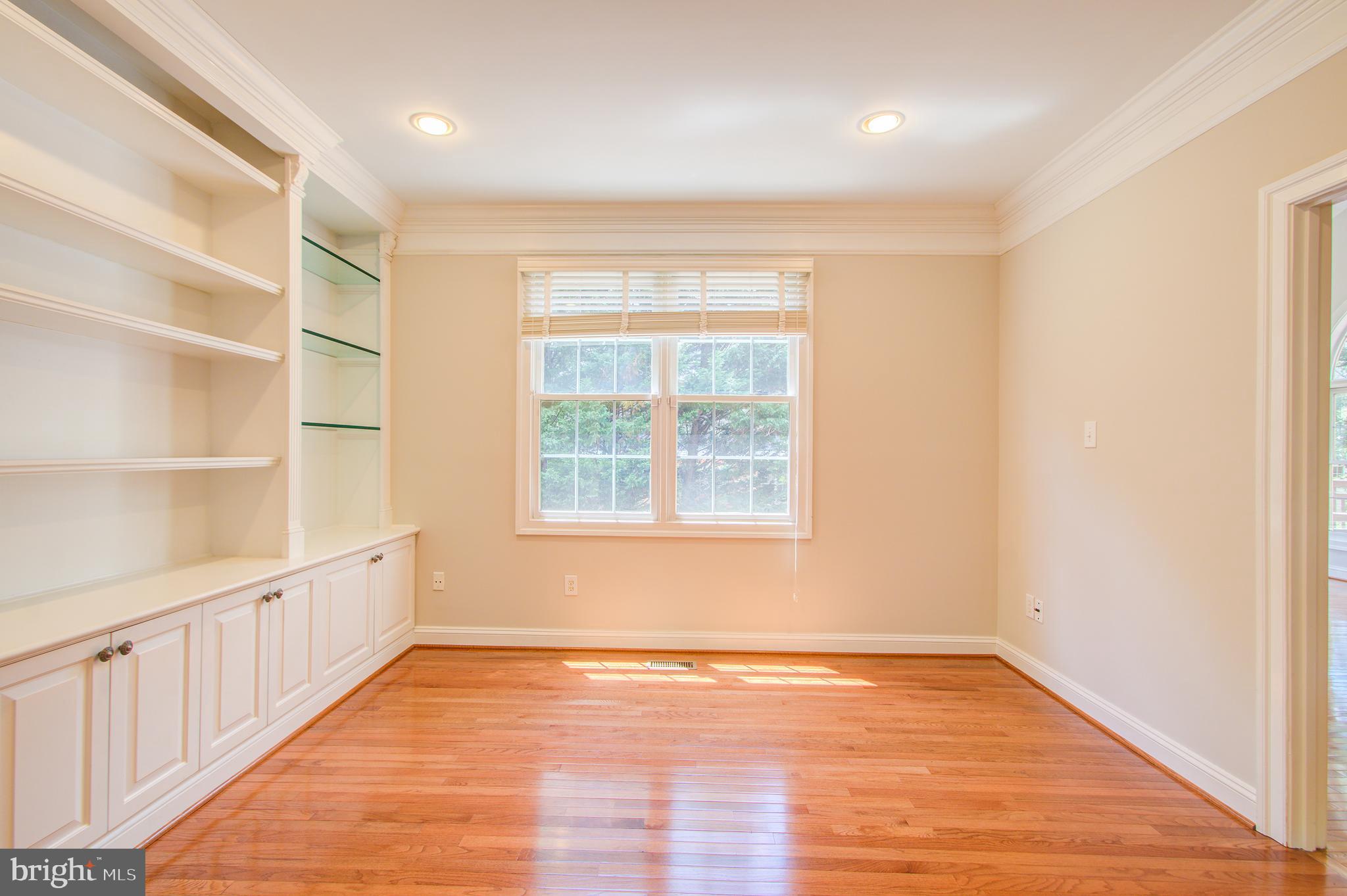 WILLOWS OF POTOMAC - Residential