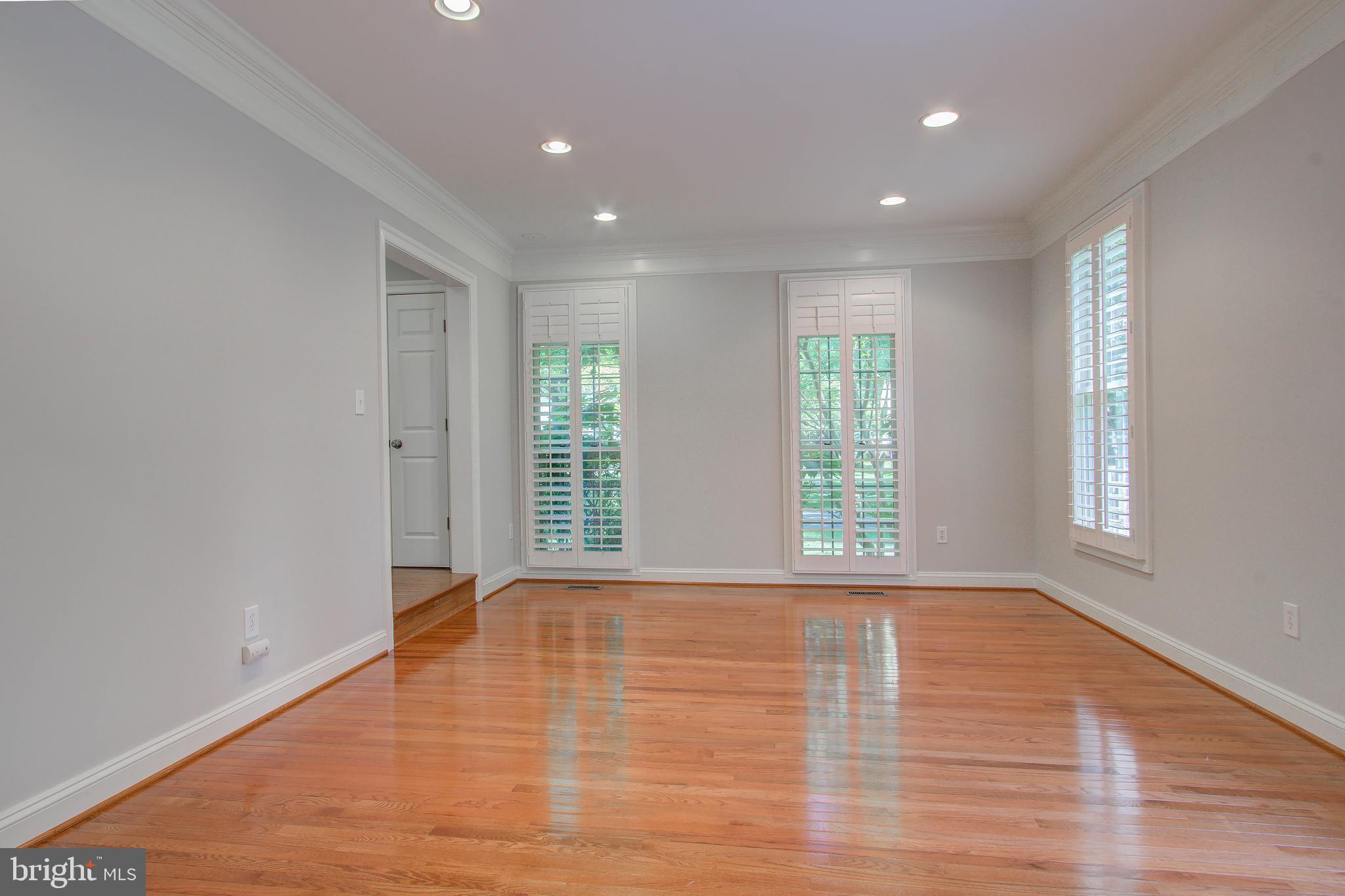 WILLOWS OF POTOMAC - Residential