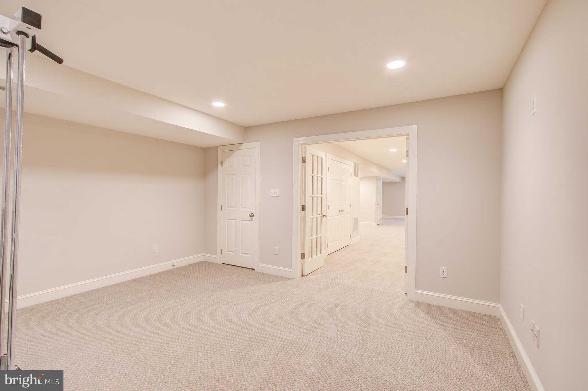 WILLOWS OF POTOMAC - Residential