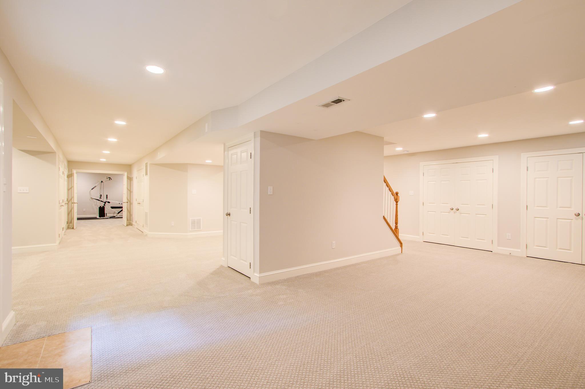 WILLOWS OF POTOMAC - Residential