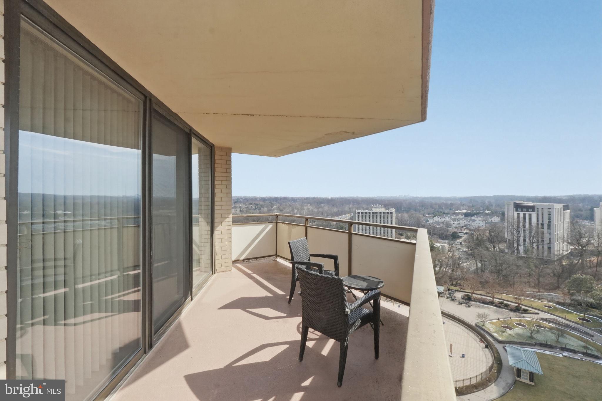 PROMENADE TOWERS - Residential