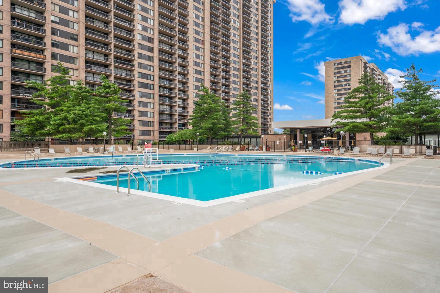SKYLINE PLAZA - Residential