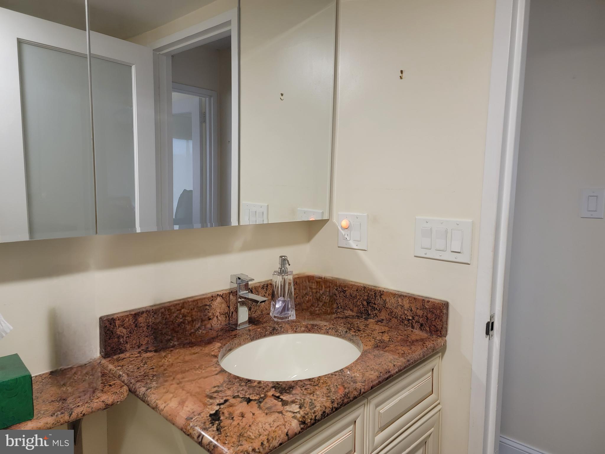 LOGAN SQUARE - Residential