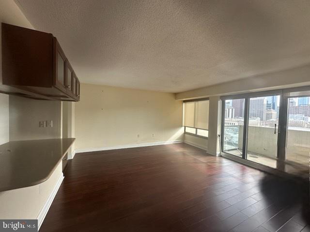 LOGAN SQUARE - Residential