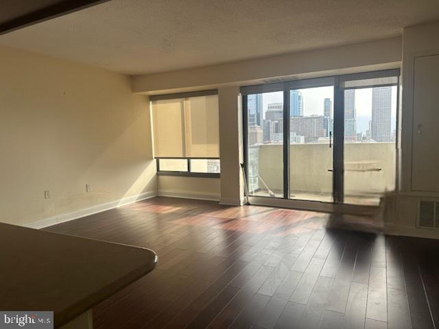 LOGAN SQUARE - Residential