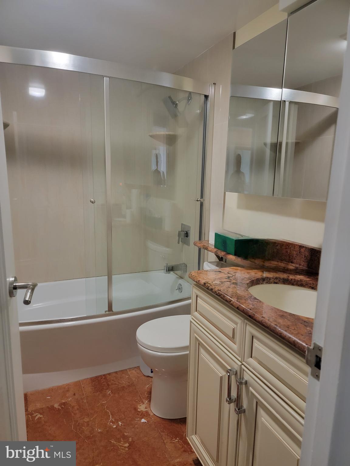 LOGAN SQUARE - Residential