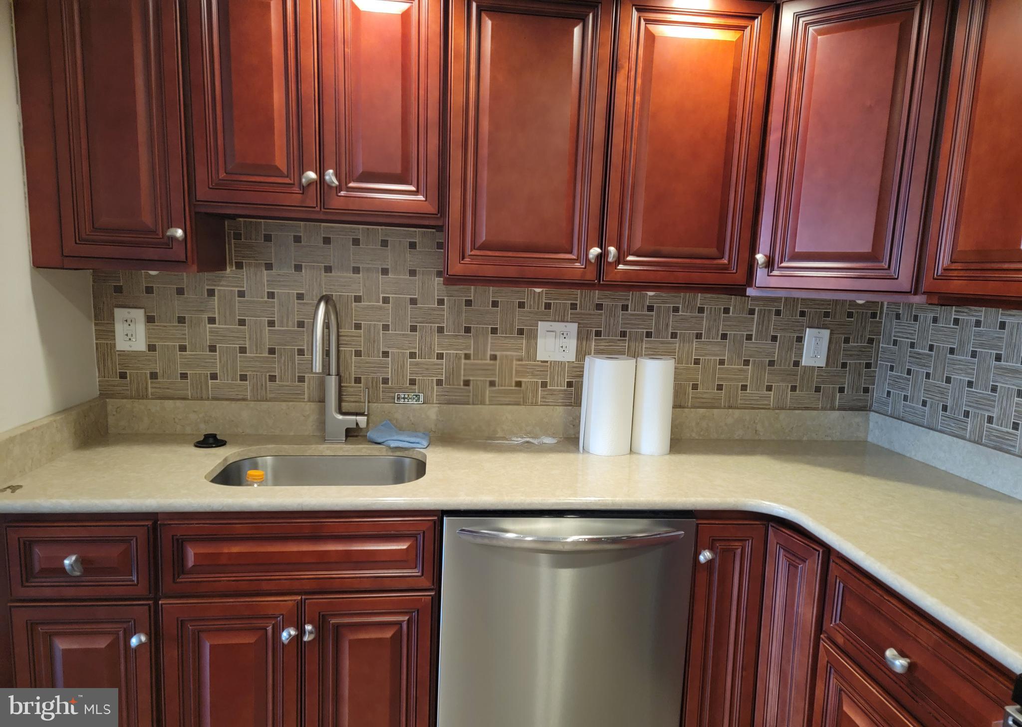LOGAN SQUARE - Residential