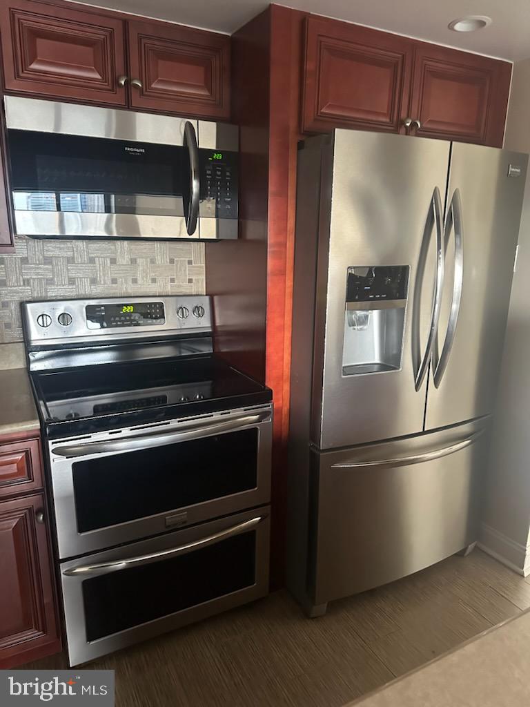 LOGAN SQUARE - Residential
