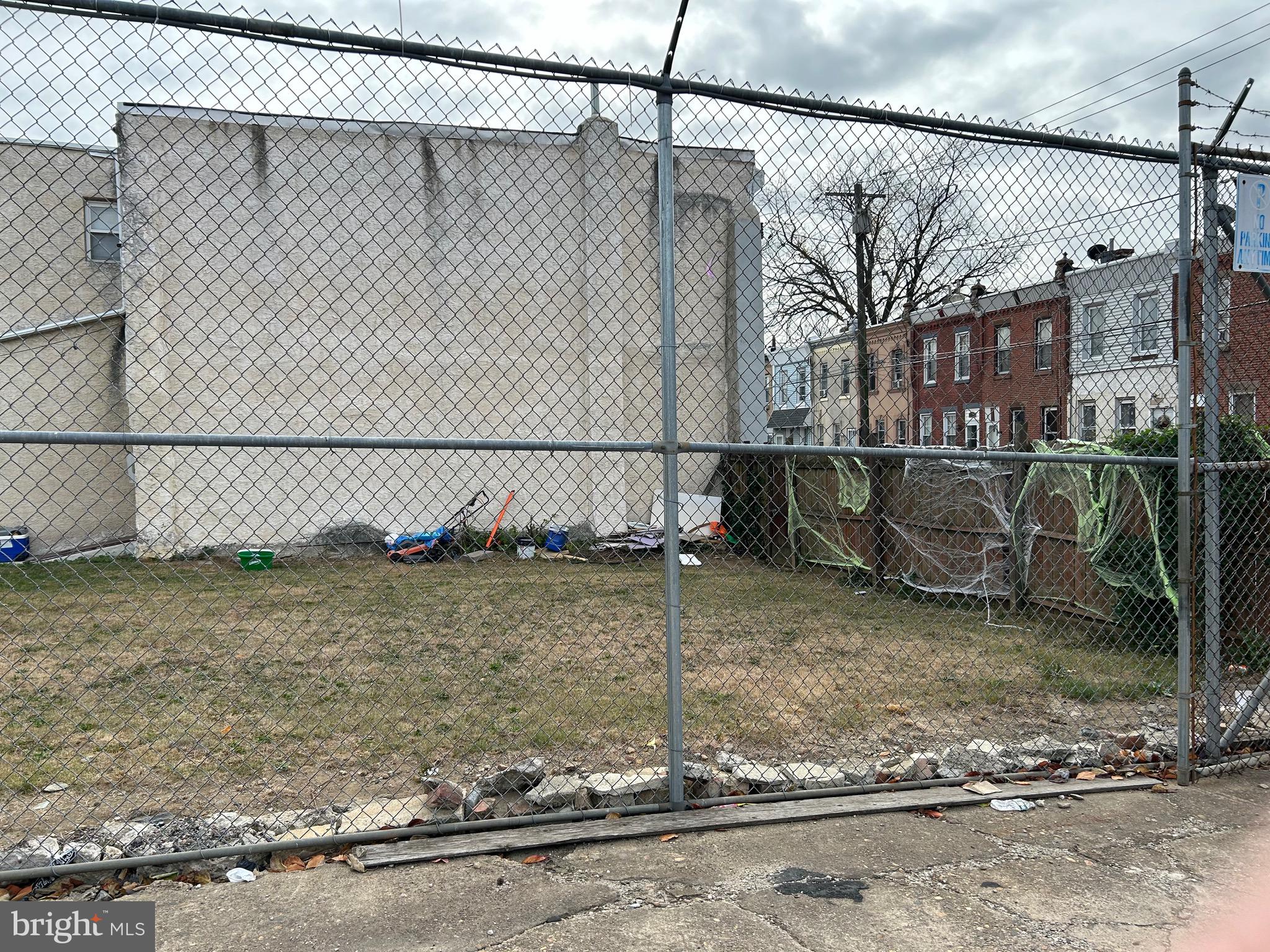 RICHMOND - Land