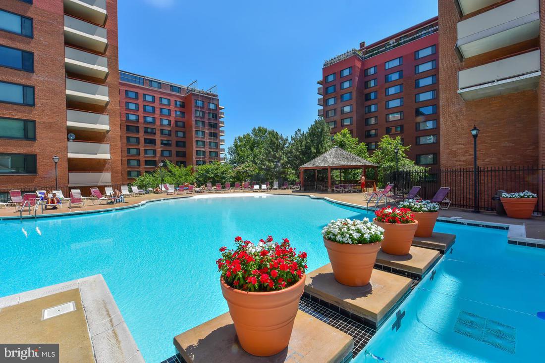 RIVER PLACE - Residential