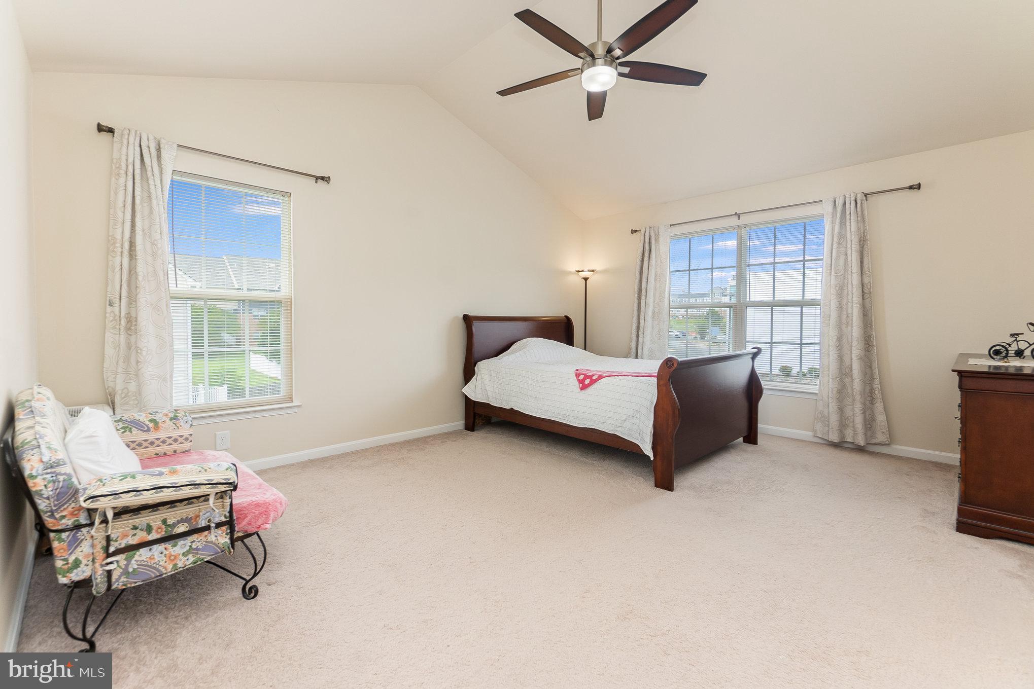THE TOWNHOMES AT LAKESIDE - Residential