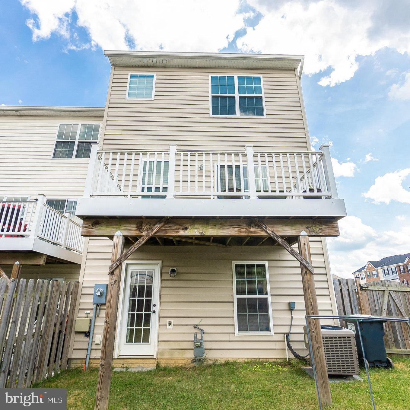 THE TOWNHOMES AT LAKESIDE - Residential