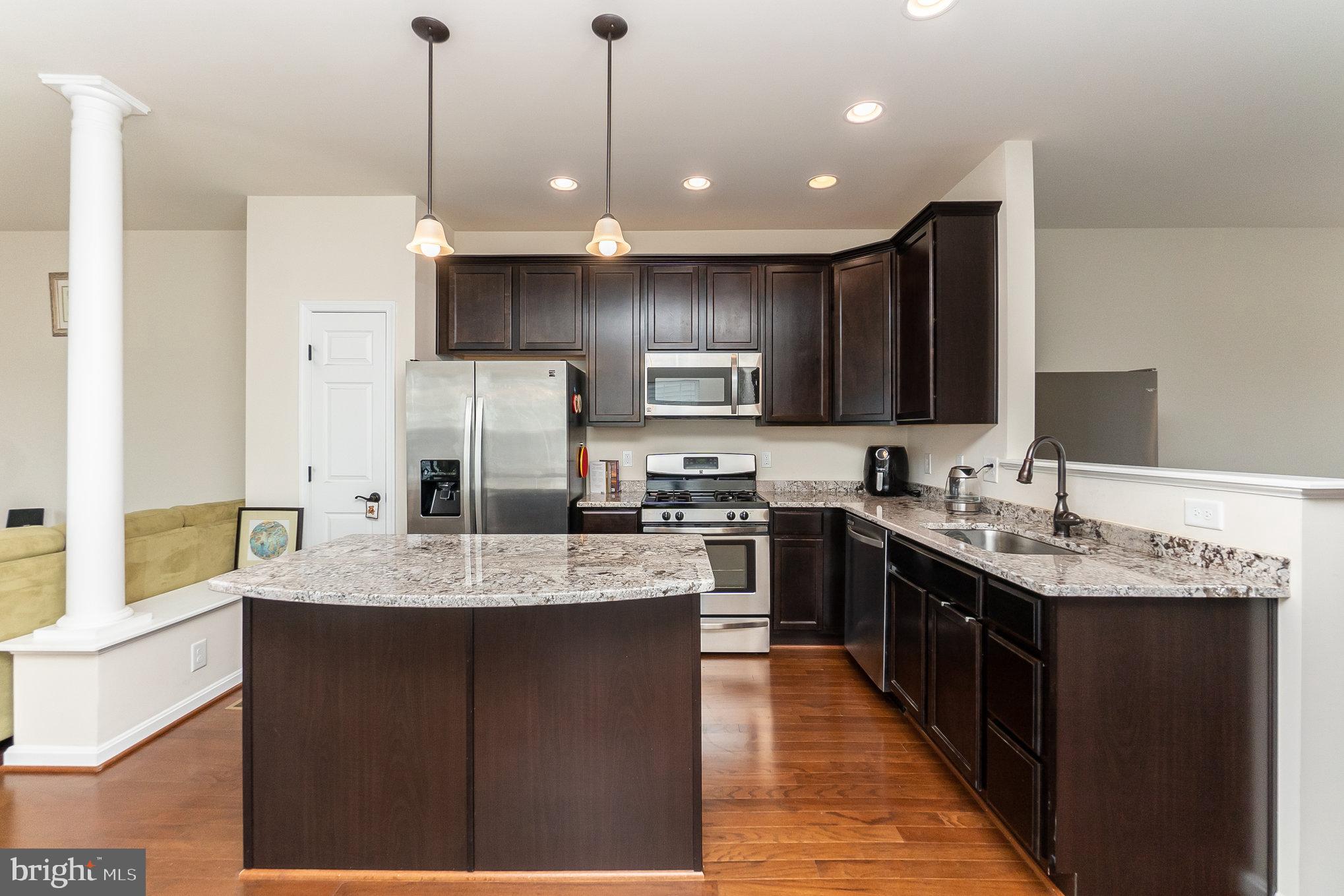 THE TOWNHOMES AT LAKESIDE - Residential